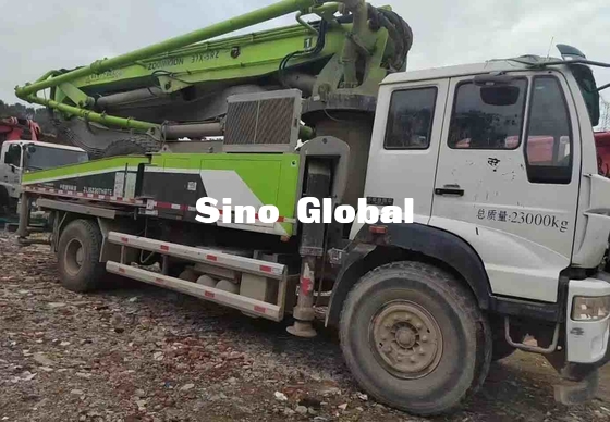 Taille de alimentation concrète utilisée du camion 37M With Sinotruk Chassis 1370mm de pompe de Zoomlion