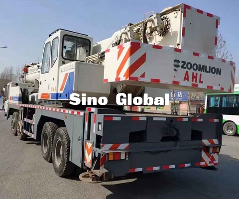 Zoomlion a employé le type droit de bras de la tonne QY50V532 de la grue 50 de camion