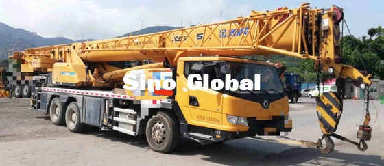 la 2ème grue XCMG de main 25 tonnes, a utilisé le camion a monté le diamètre de rotation des grues 21m